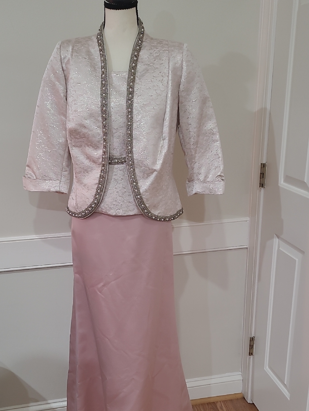Sonia Pena Elegant Pink Three-Piece Skirt Suit With Beaded Trim